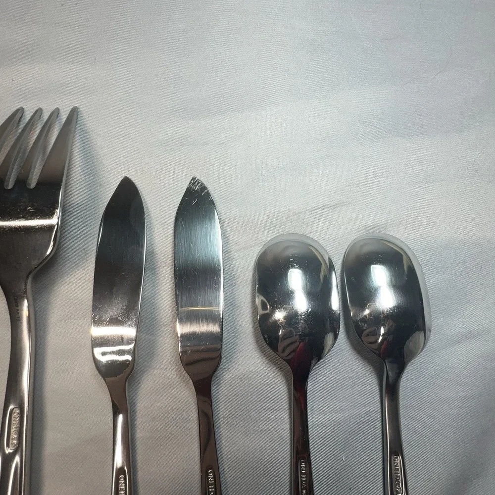 ONEIDA SATIN LINCOLN Hostess Server 8 Pierced Spoon Meat Fork Butter Knife Sugar